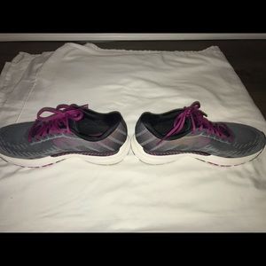 Brooks Ravenna 10 women running shoes size 6.5